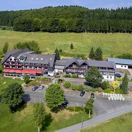 Berghotel Habbel Und Die Welt Kann Warten Cobbenrode エクステリア 写真