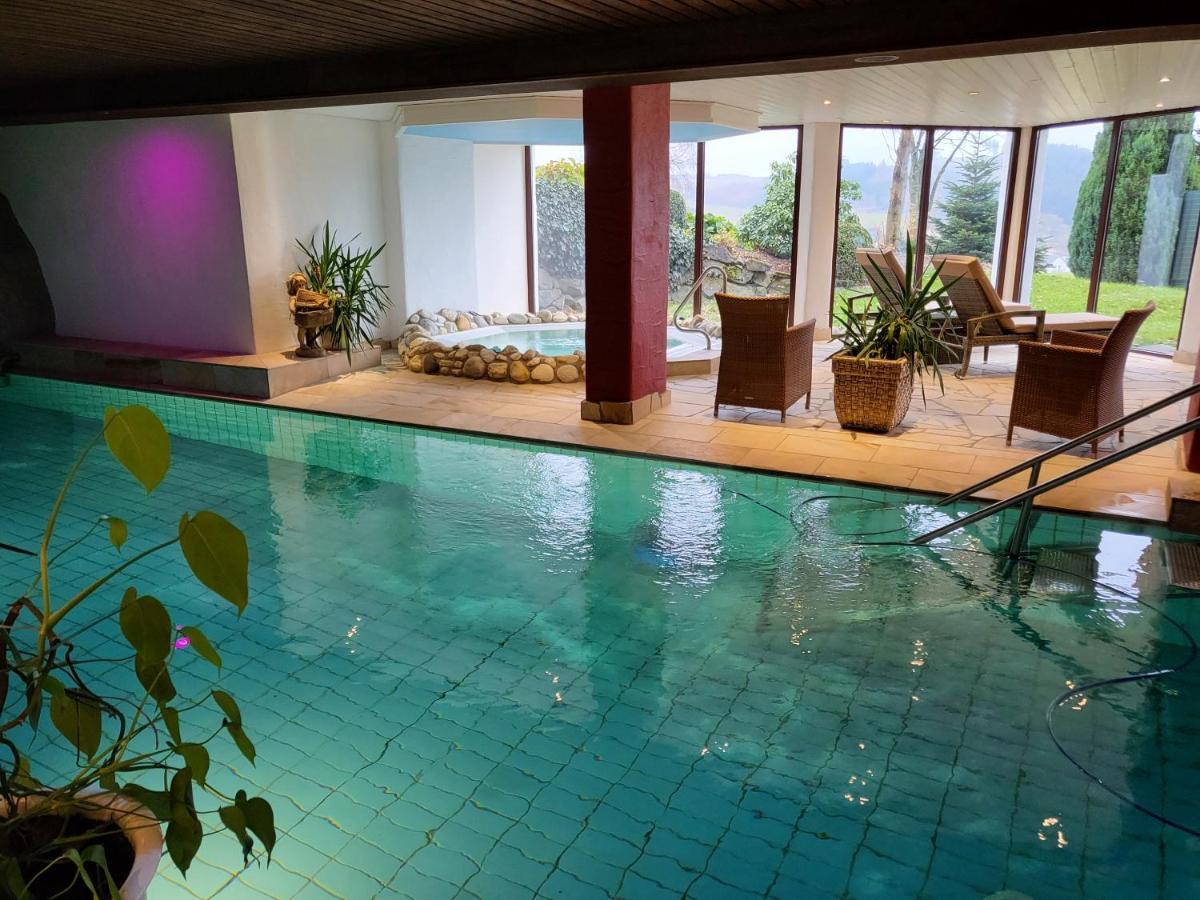 Berghotel Habbel Und Die Welt Kann Warten Cobbenrode エクステリア 写真