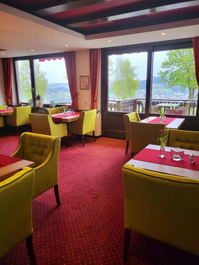 Berghotel Habbel Und Die Welt Kann Warten Cobbenrode エクステリア 写真