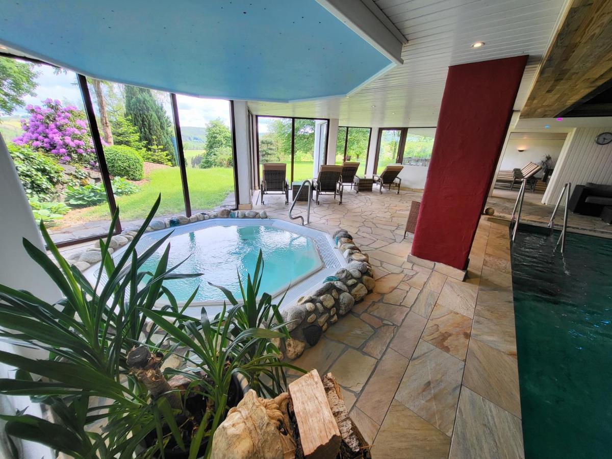 Berghotel Habbel Und Die Welt Kann Warten Cobbenrode エクステリア 写真