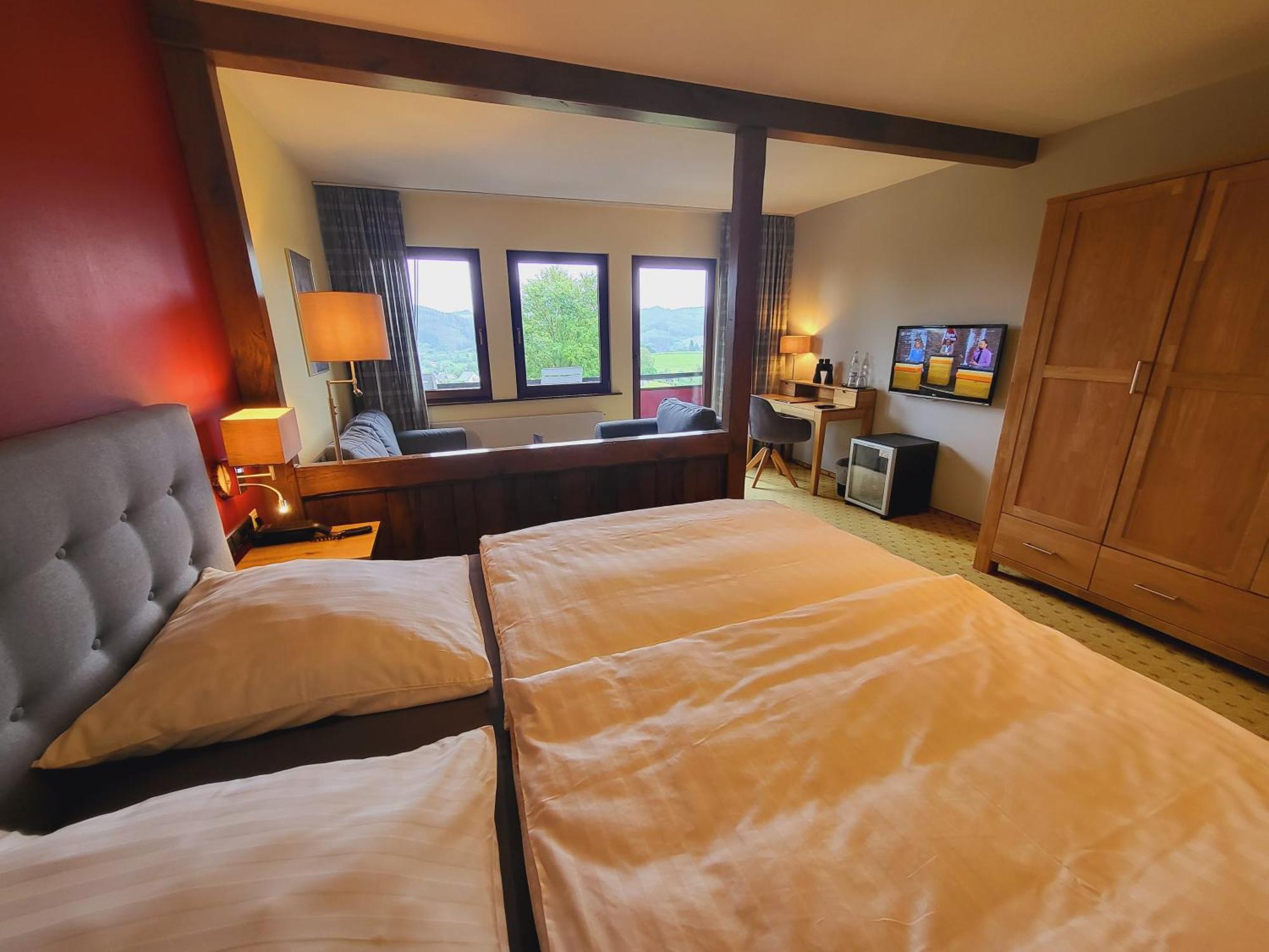 Berghotel Habbel Und Die Welt Kann Warten Cobbenrode エクステリア 写真