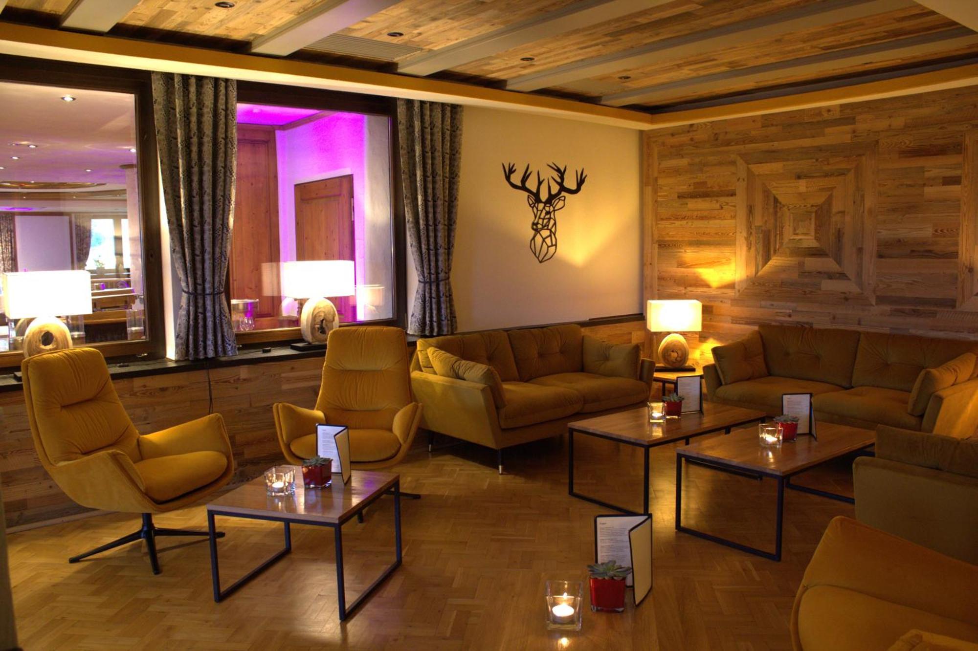 Berghotel Habbel Und Die Welt Kann Warten Cobbenrode エクステリア 写真