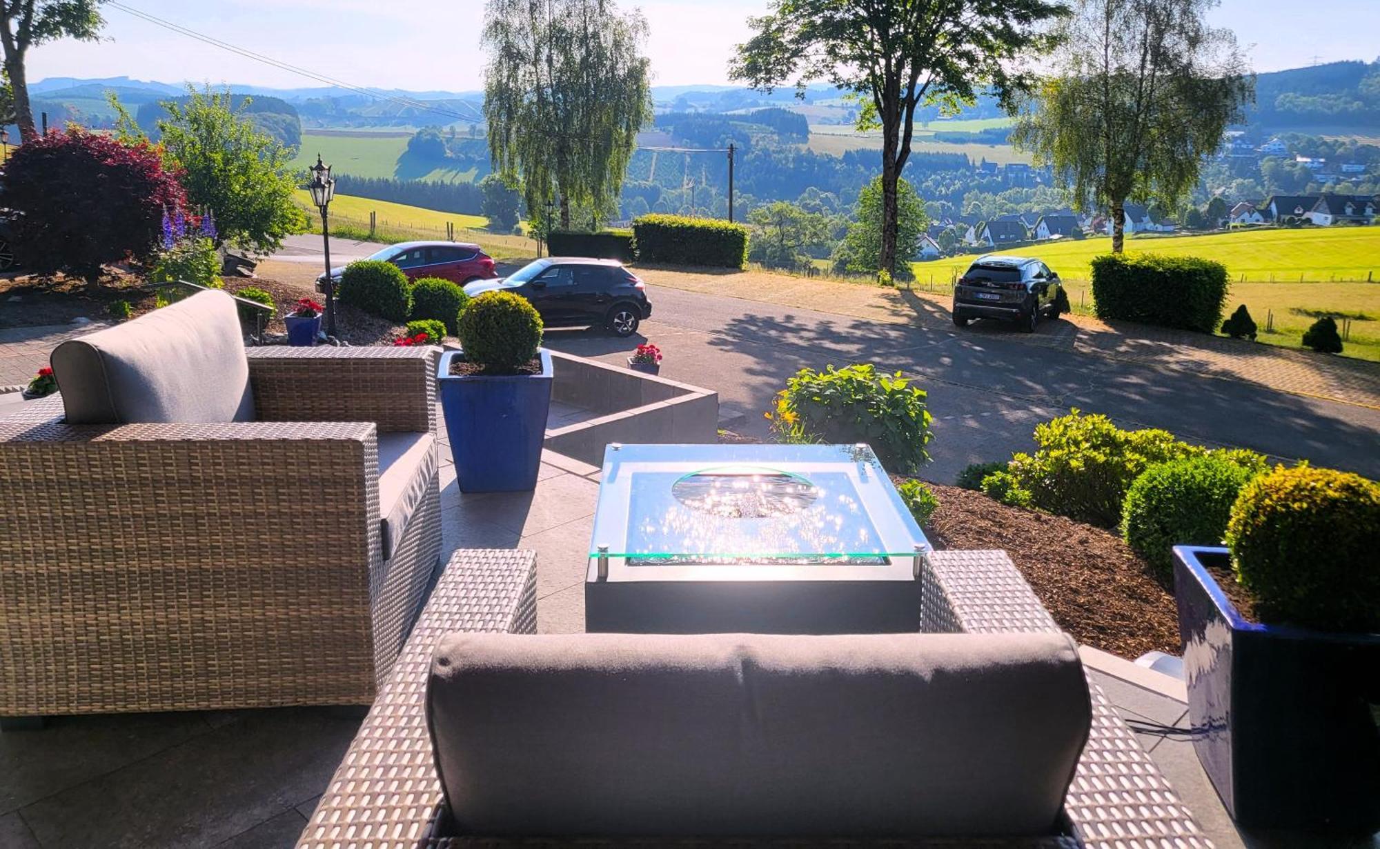 Berghotel Habbel Und Die Welt Kann Warten Cobbenrode エクステリア 写真