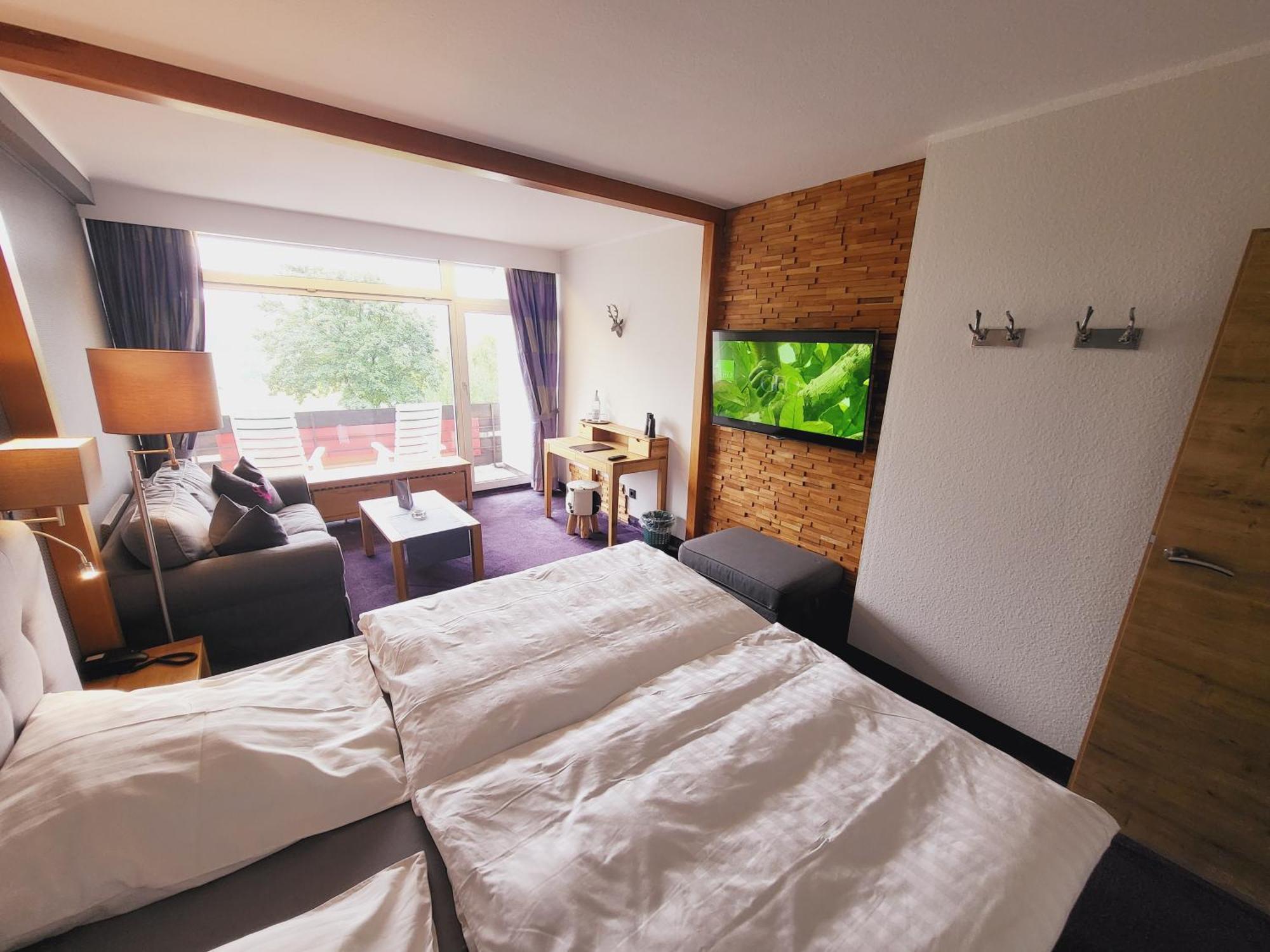 Berghotel Habbel Und Die Welt Kann Warten Cobbenrode エクステリア 写真
