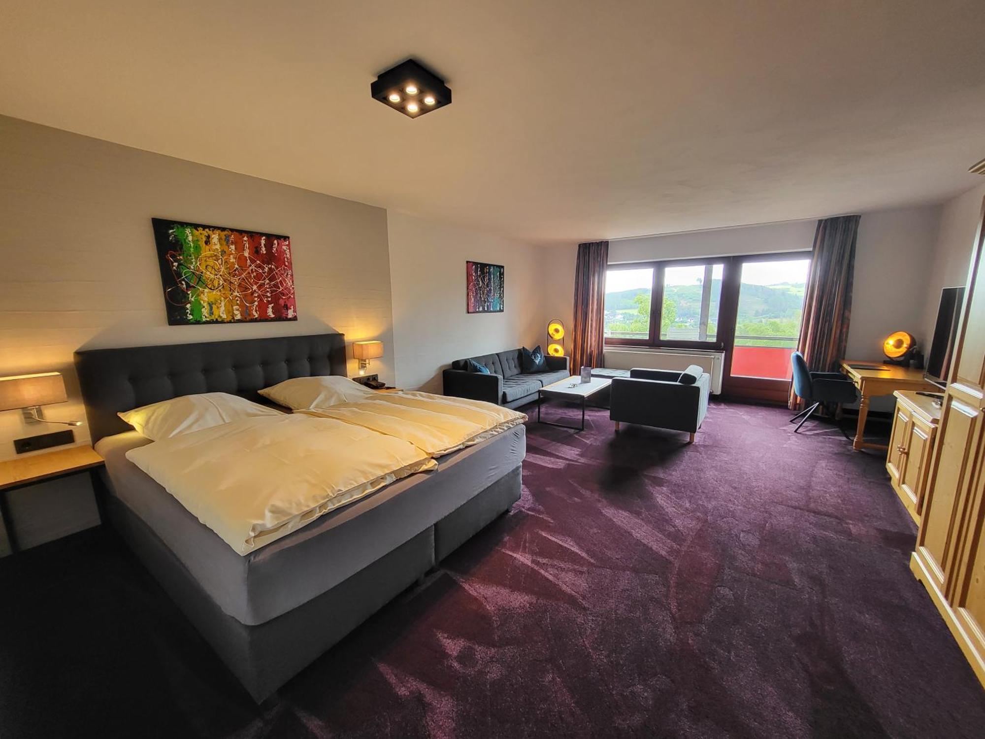 Berghotel Habbel Und Die Welt Kann Warten Cobbenrode エクステリア 写真