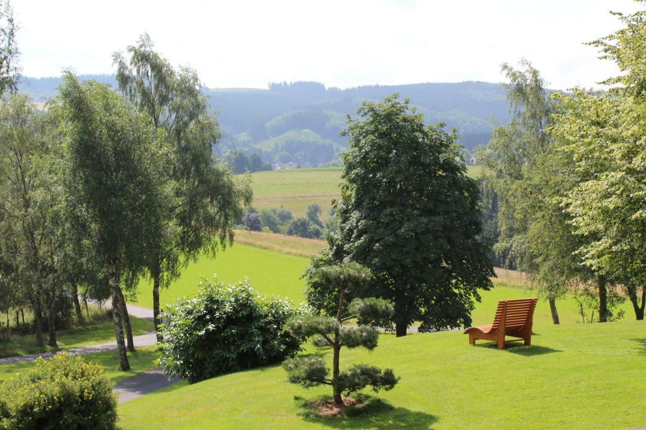 Berghotel Habbel Und Die Welt Kann Warten Cobbenrode エクステリア 写真